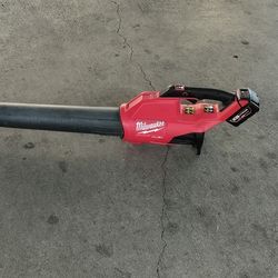 Sopladora Milwaukee 2 baterías y cargador