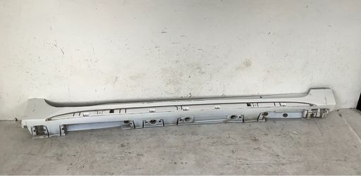 2020-2025 Toyota Corolla right rocker molding (6)