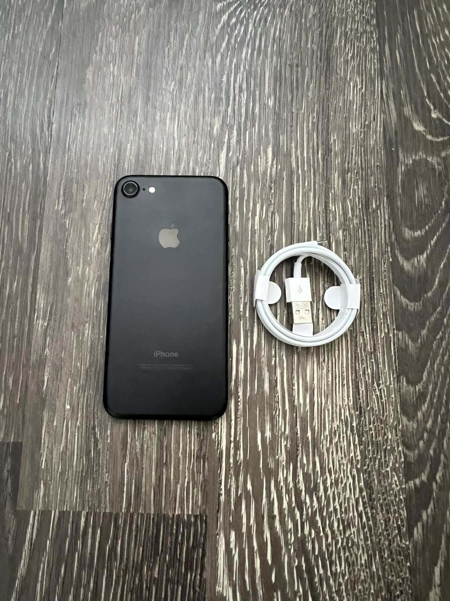 iPhone 7 UNLOCKED FOR ALL CARRIERS!