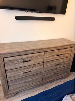 Coaster Kauffman 2-Drawer Nightstand w/ matching 6- Drawer Dresser