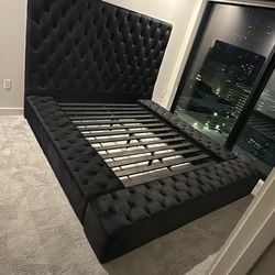 Furniture, queen bed