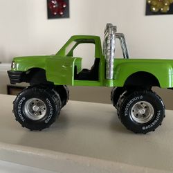 Vintage TOOTSIETOY Green 4 X 4 Pick-Up Truck Die Cast Doors Open 8" L. X 4.5"  H.