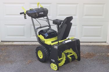 Ryobi 40V Whisper Series 22” 2 Stage Self Propelled Snow Blower W/2, 8AH Batteries and Charger