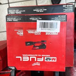 Milwaukee M12 Fuel Sander 