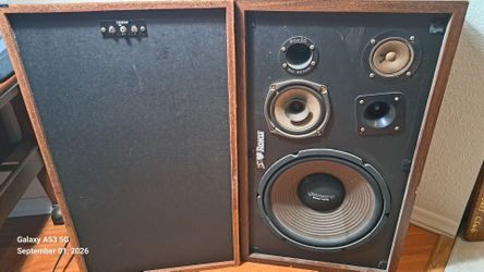 Stereo speakers