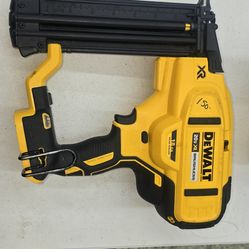 DEWALT 18G BRAD NAILER 150$ TOOL ONLY