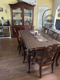 Mahogany Wood Dining Table And Hutch