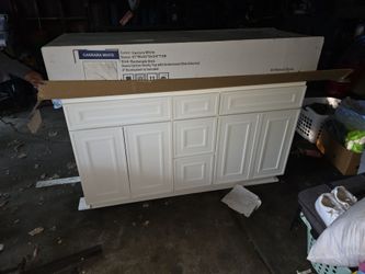 60 inch white custom vanity with quartz double undermount sink top