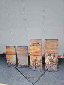 Wall Decor set Of 4 like new