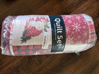 Queen Size 3 Piece Reversible Christmas Quilt Bedding Set includes 1 Quilt and 2 Pillow Shams - Brand New in Package