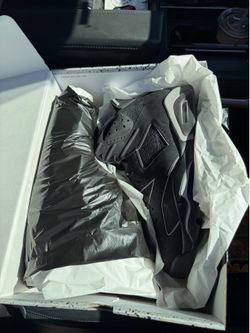 Jordan 6 cap and gown size 11 deadstock sz 11