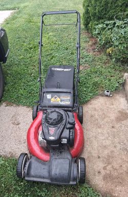 Self propelled mower with bag