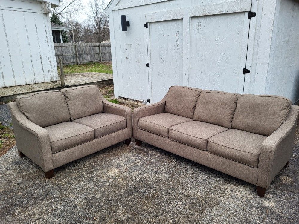 SOFA AND LOVESEAT SET FOR SALE (FREE CURBSIDE DELIVERY!)