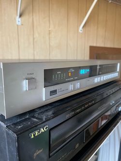 Sansui T-77 Synthesizer Tuner