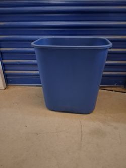 Trash cans for sale $ 3 each