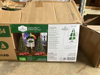 7’ pre-lit Duncan Christmas tree