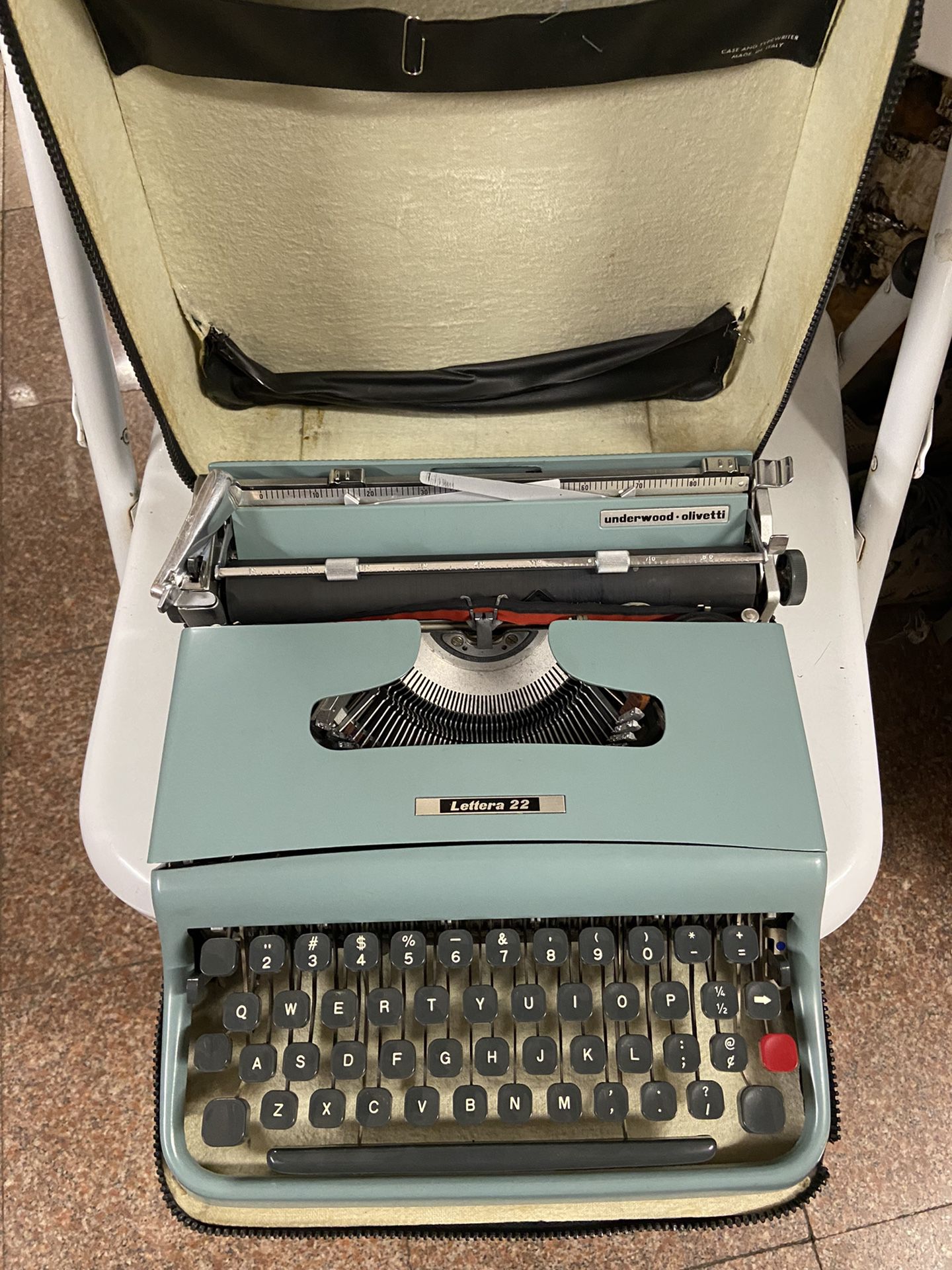 Vintage typewriter, Olivetti Lettera 22,