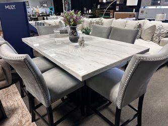 Stunning dining table set! $1799 🏠🩷🔥