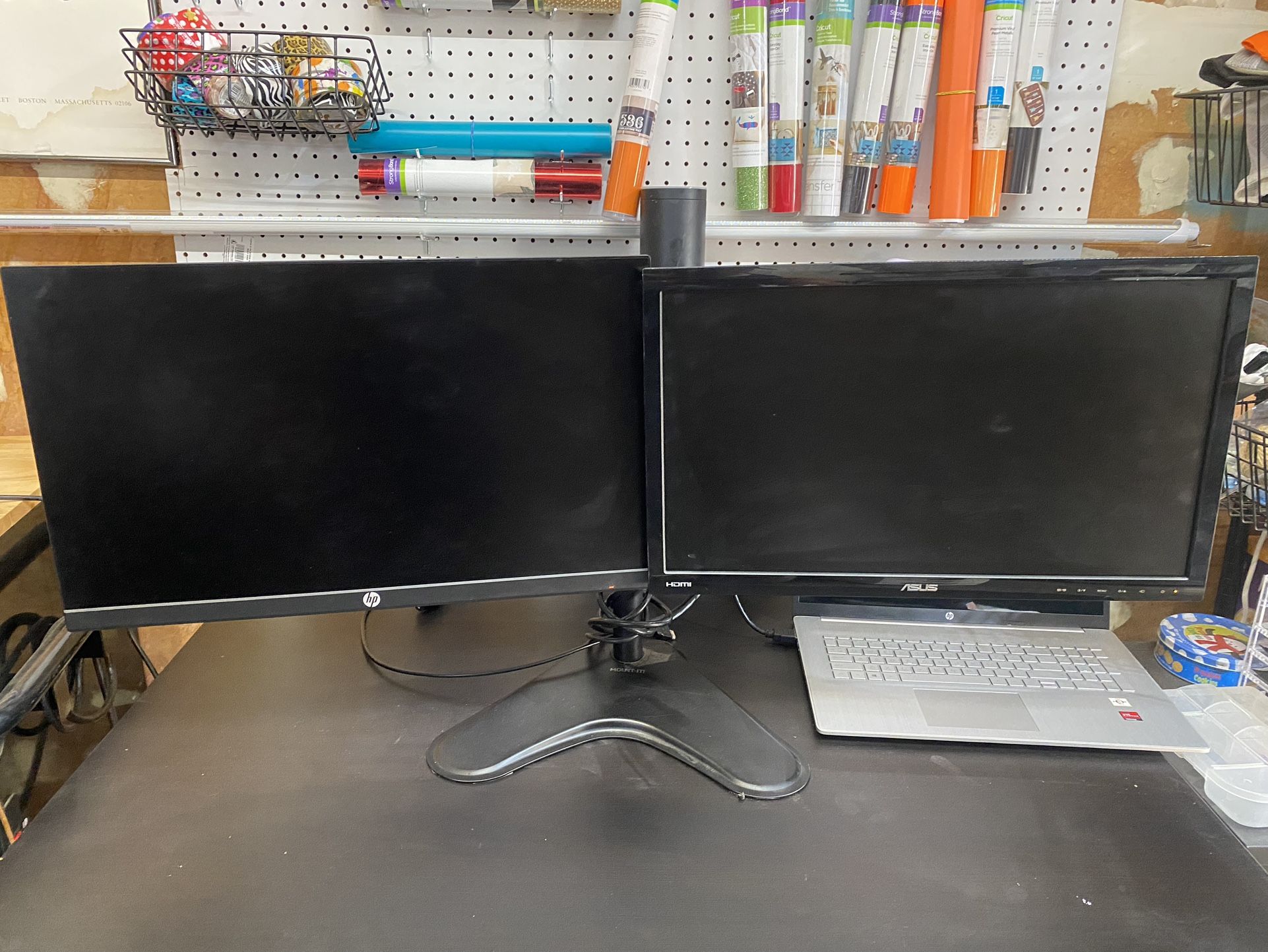 dual monitor with stand. asus and hp screens