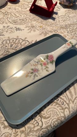 Porcelain Floral Cake Server Spatula