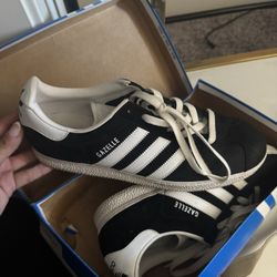 Gazelle Adidas size 9 1/2