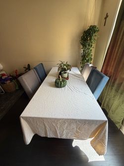 4 loved dining chairs