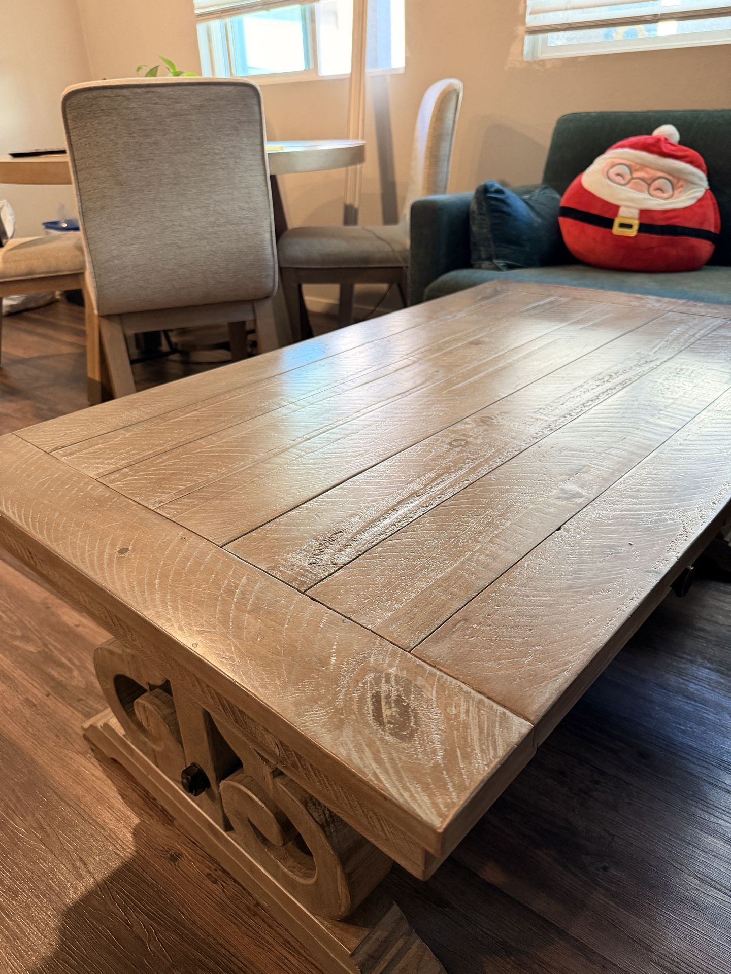 Coffee Table (Great Condition)