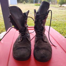 Military Boots- Size 06.0 W