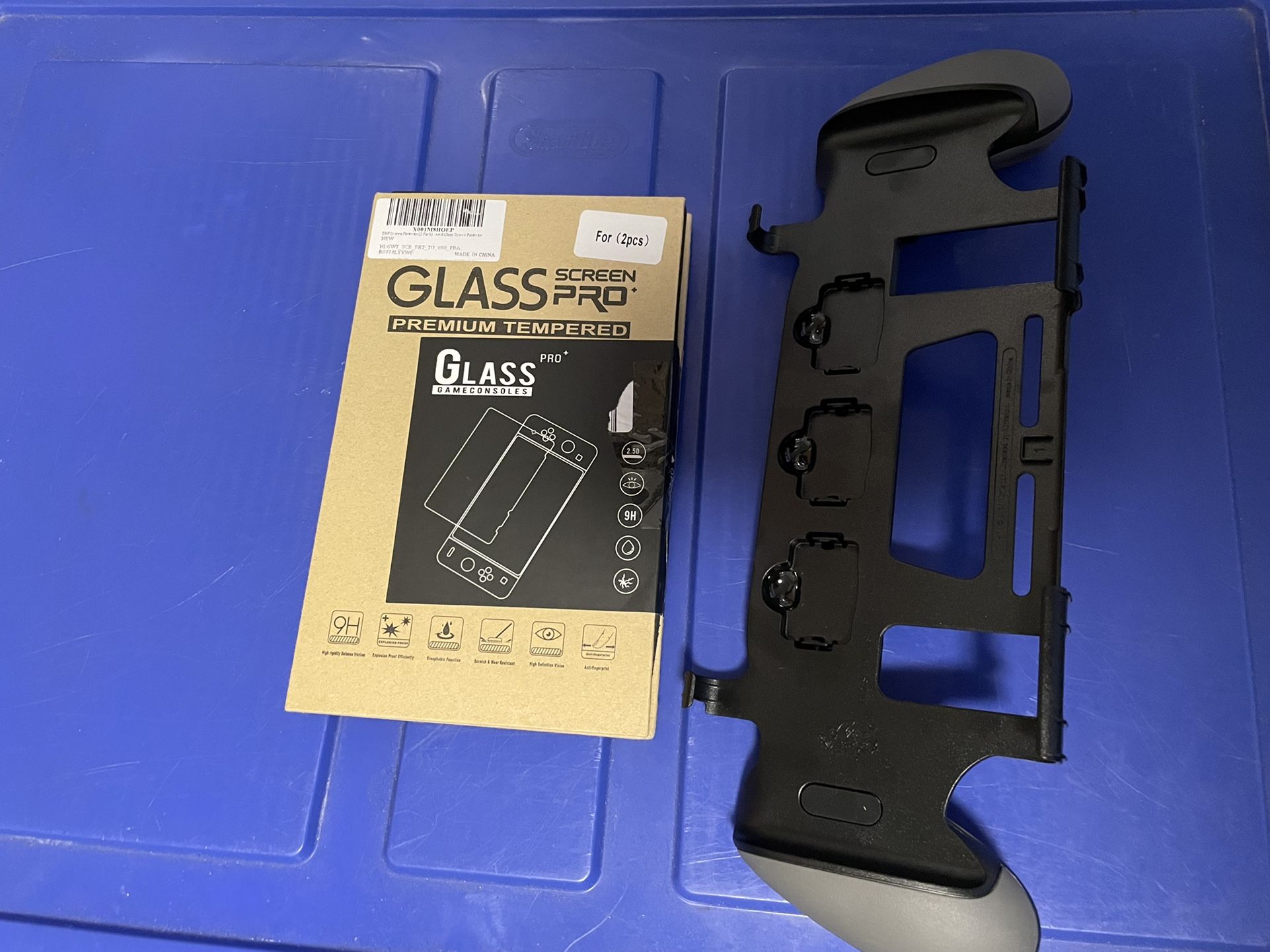 BRAND NEW Nintendo Switch Controller grip and tempered glass
