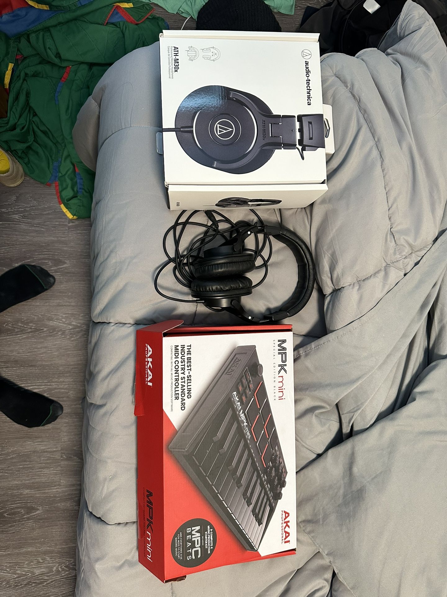 AKAI MPK Mini & Audio-technica ATH-M30x Headphones