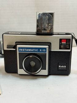 Kodak Instamatic X-15 Camera with Case and Sylvania Magicubes
