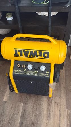 DEWALT Portable Air Compressor 4.5 Gallon