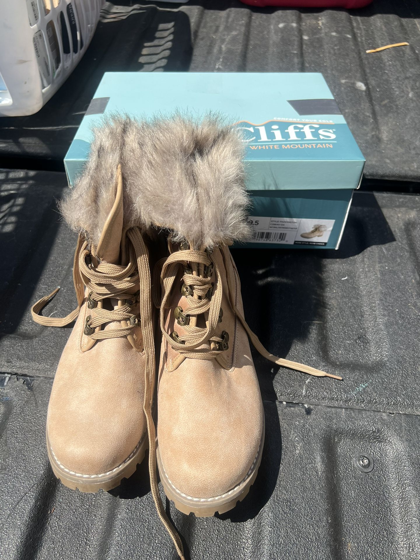 Woman’s Cliff By White Mountain Boots Size 9.5