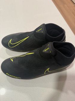 Black soccer cleats/boots (US Sz: 10)