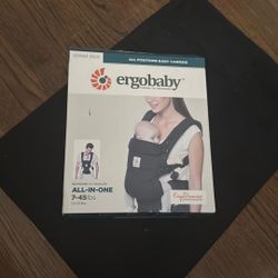 Ergobaby Omni 360 Baby Carrier – Black – Excellent Condition (Box & Manual Included)