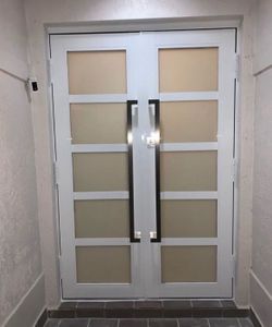 Hurricane impact French front doors, sliding glass doors and windows | Ventanas de impacto y puertas contra huracán