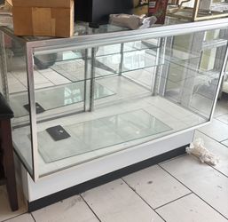 Display Cabnet With Lighting