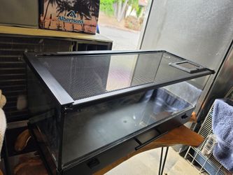 20 gal. Secure mesh top. Glass enclosure