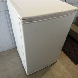 KENMORE mini Fridge 