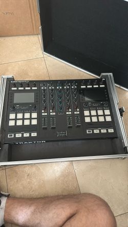 Traktor S5 DJ Controller