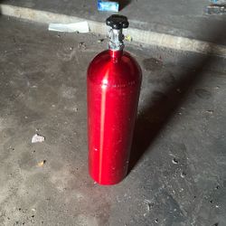 Noz Tank 