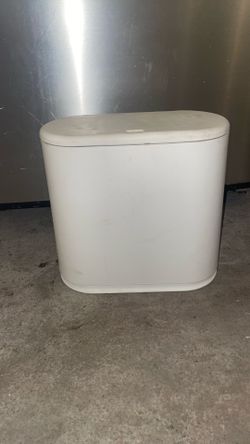 Small Bathroom Trash Can with Lid