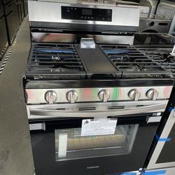 Samsung 30” Gas Freestanding Range With Griddle