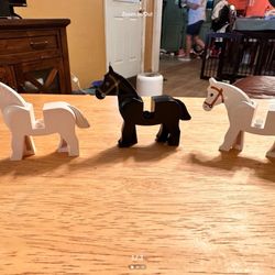 Lego Horses Castle Classic Horse Lot Of 3: 1 Black 2 White Movable Head