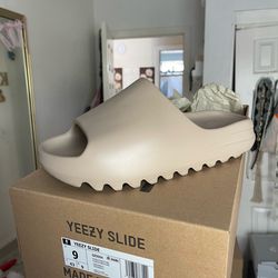 Yeezy Slide “Pure”