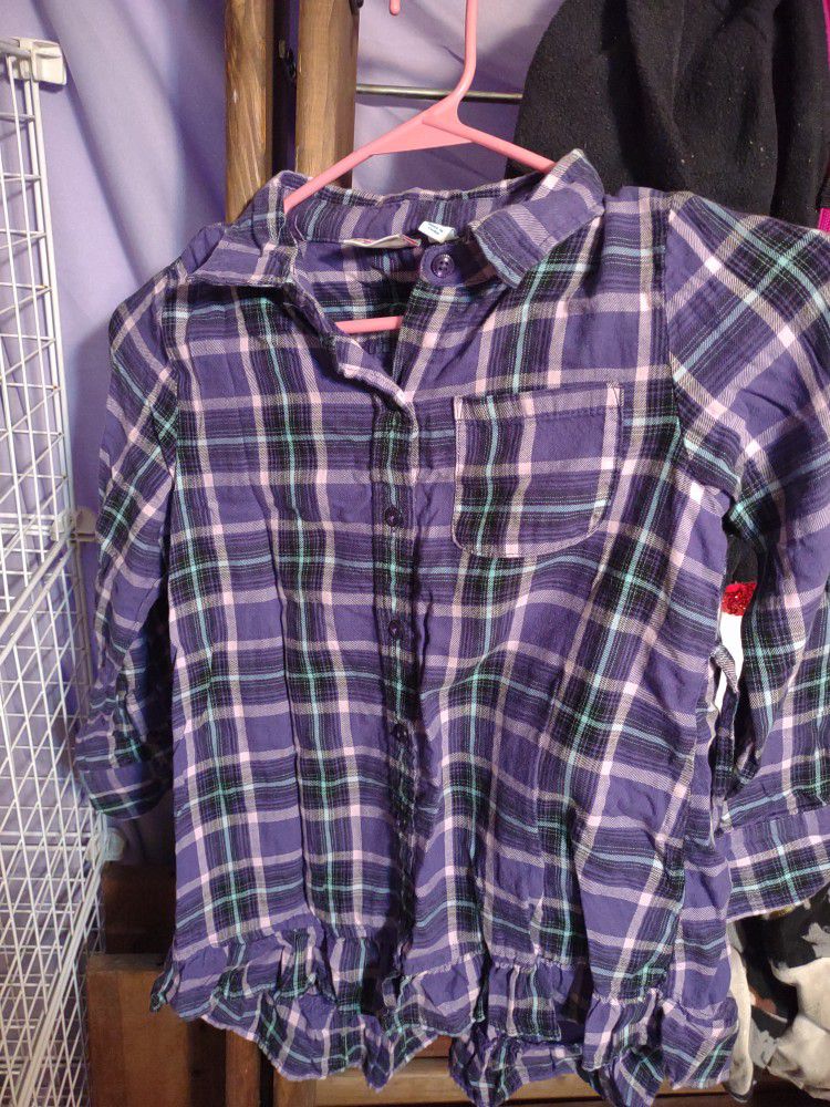 Children's Place Girls Long Sleeved Purple 🟣 Plaid Medium Button Down Collared Shirt