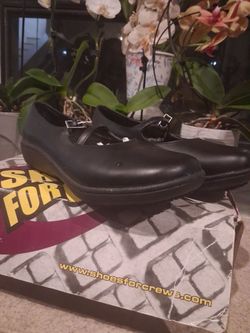 Shoes for crews. WOMEN'S size  8.5