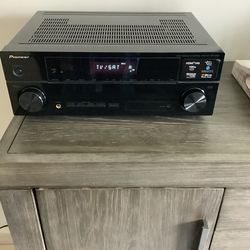 * PIONEER * HDMI * HIGH POWER * HOME THEATER RECEIVER . GREAT SOUNDING RECEIVER IN BRAND NEW CONDITION . MUST SEE TO APPRECIATE .