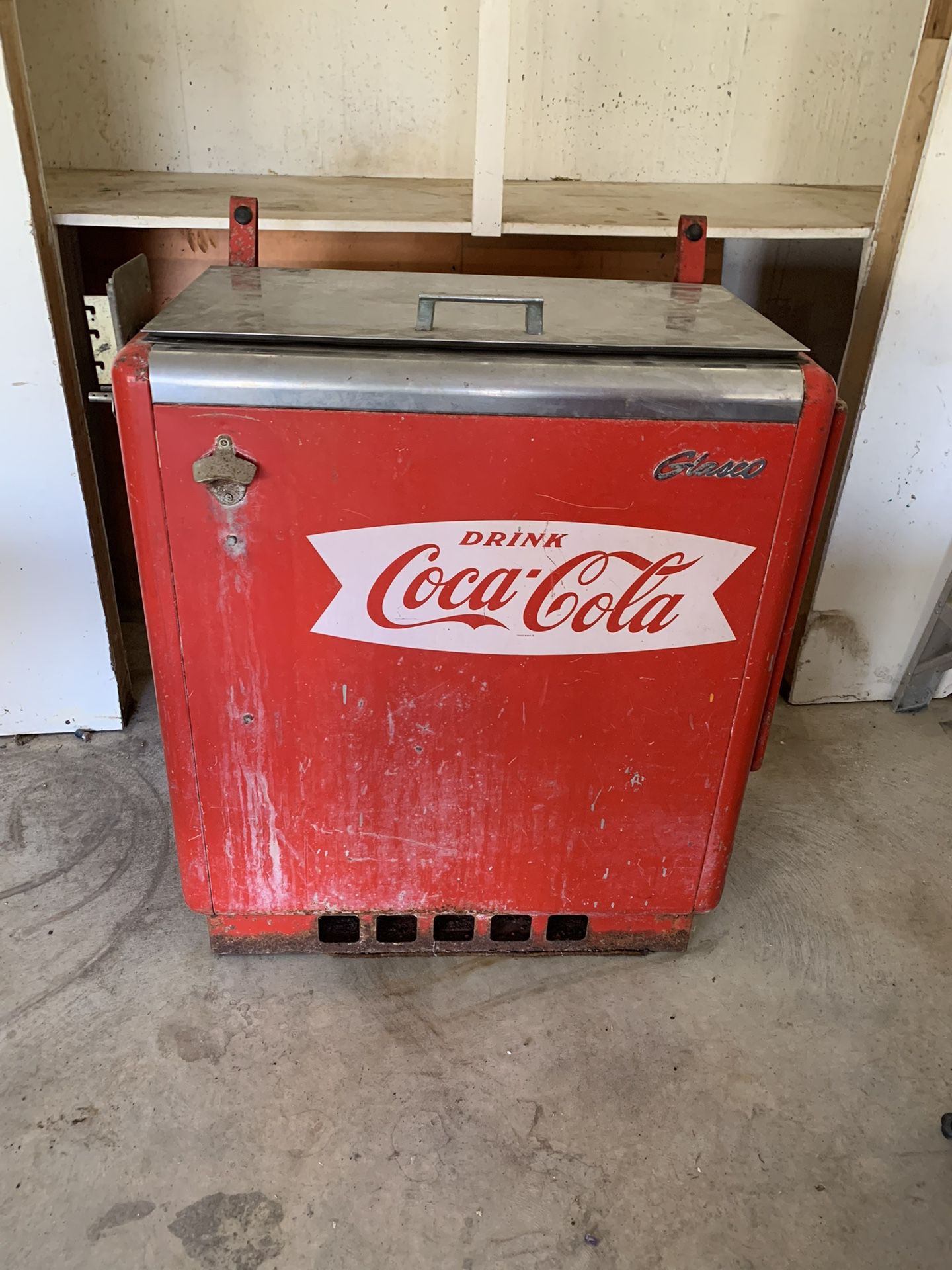 Vintage Coca Cola Machine 