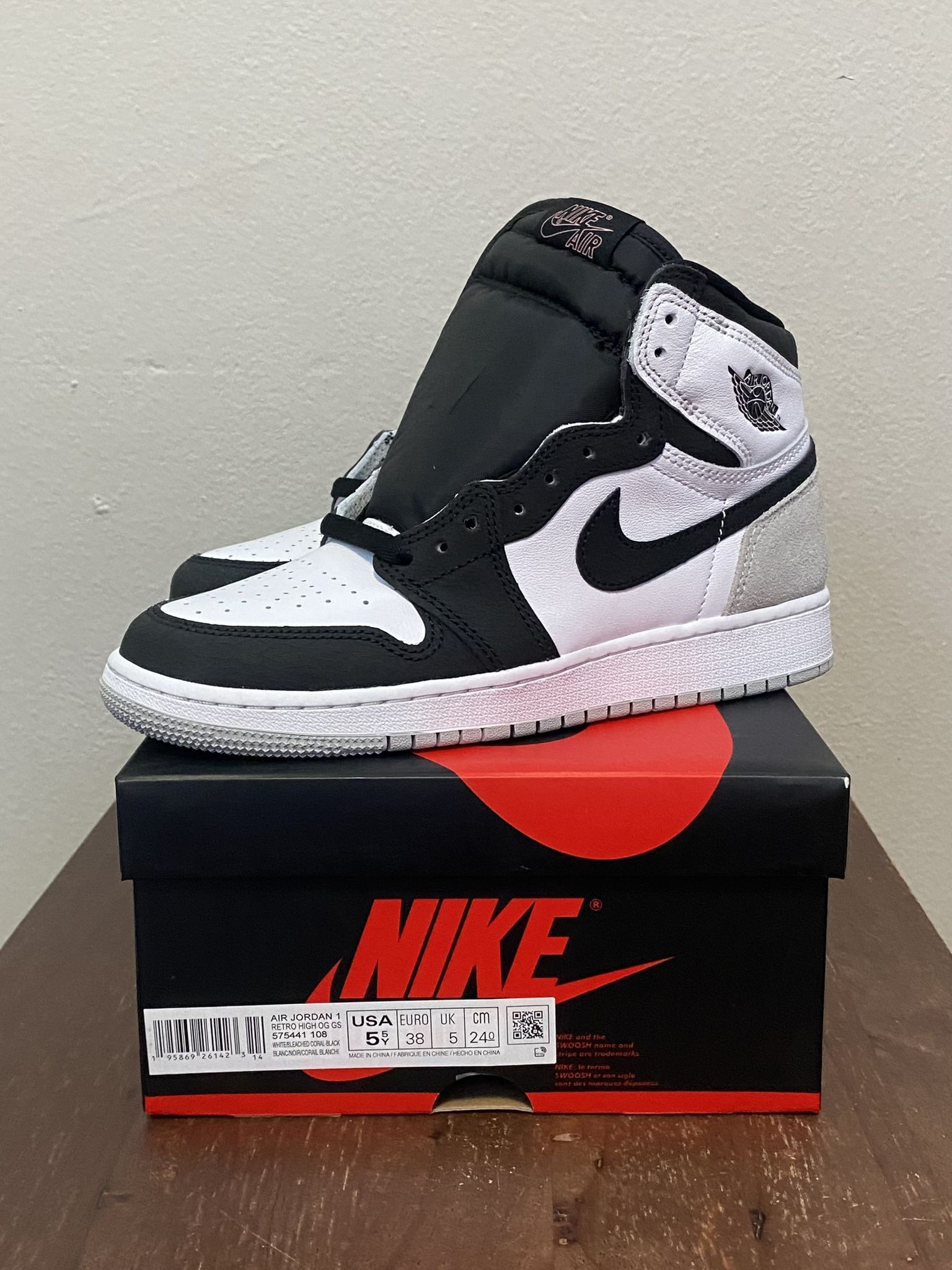 Jordan 1 Bleached Coral Size 5.5y DS